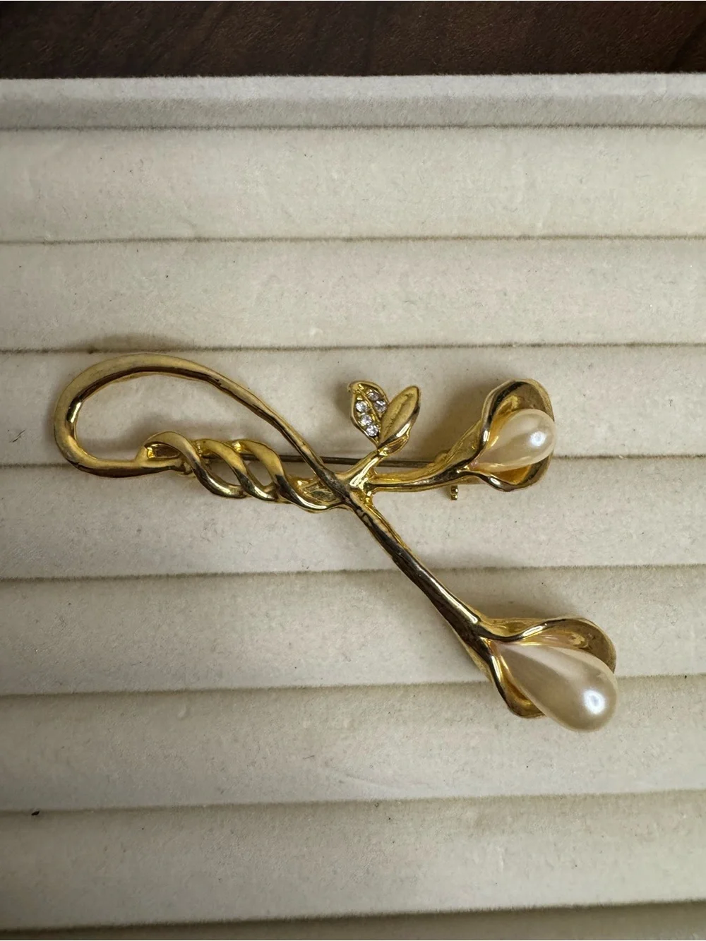 N/A elegant gold